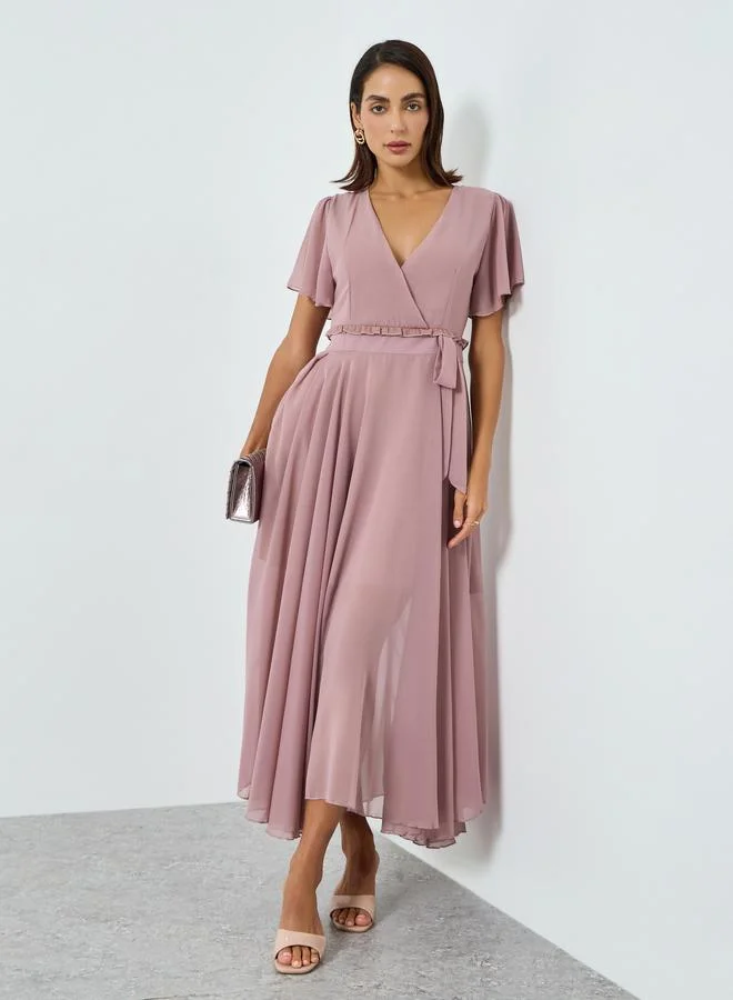 تايك تو فستان طويل وردي بأكمام قصيرة وحزام